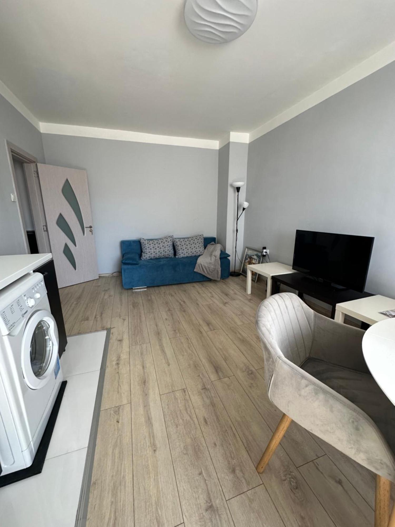 Apartemen Rose's , Mountain View, Self Check-in, Close To Metro, Park, Stores, Family-friendly