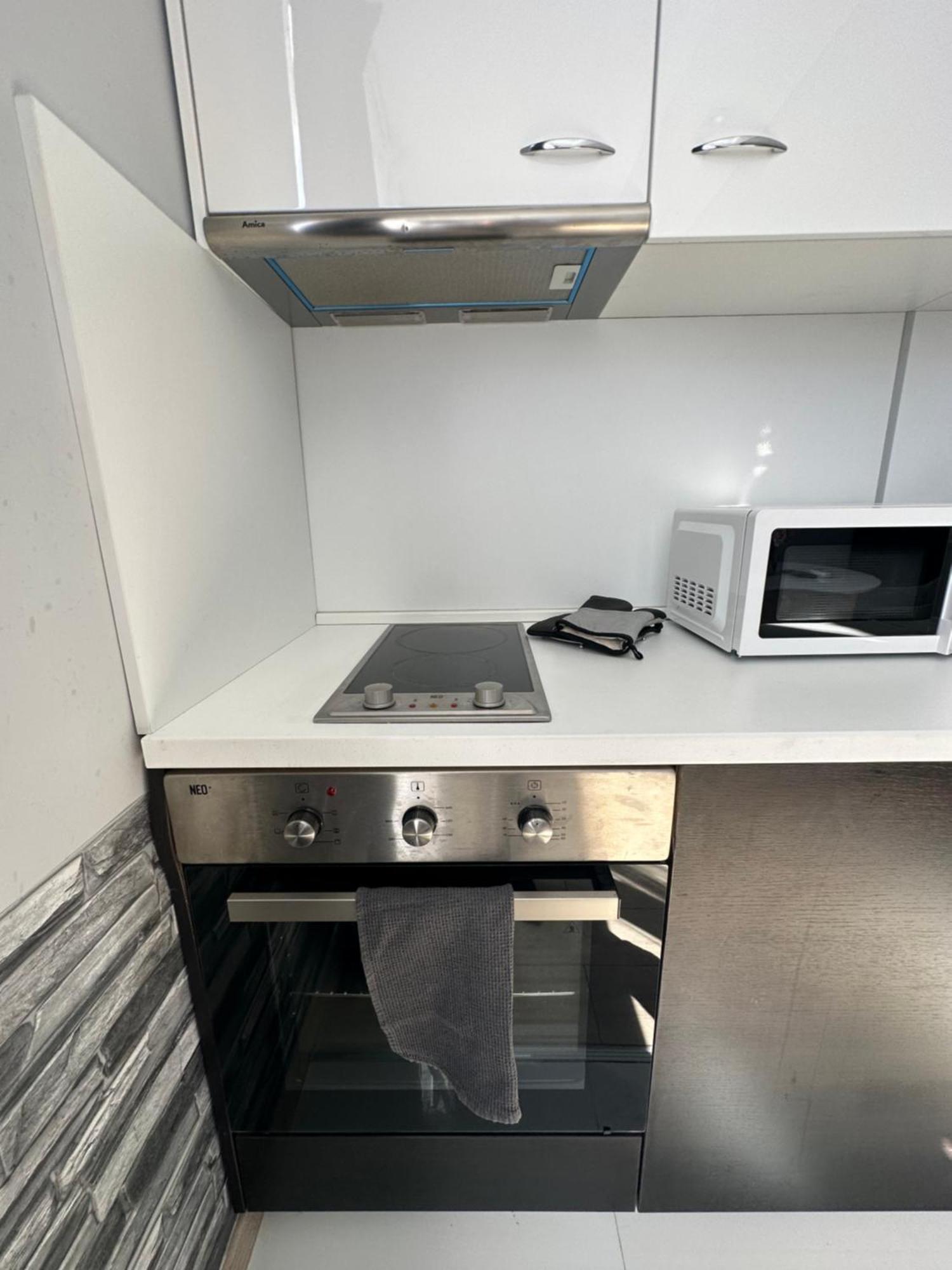 Apartemen Rose's , Mountain View, Self Check-in, Close To Metro, Park, Stores, Family-friendly