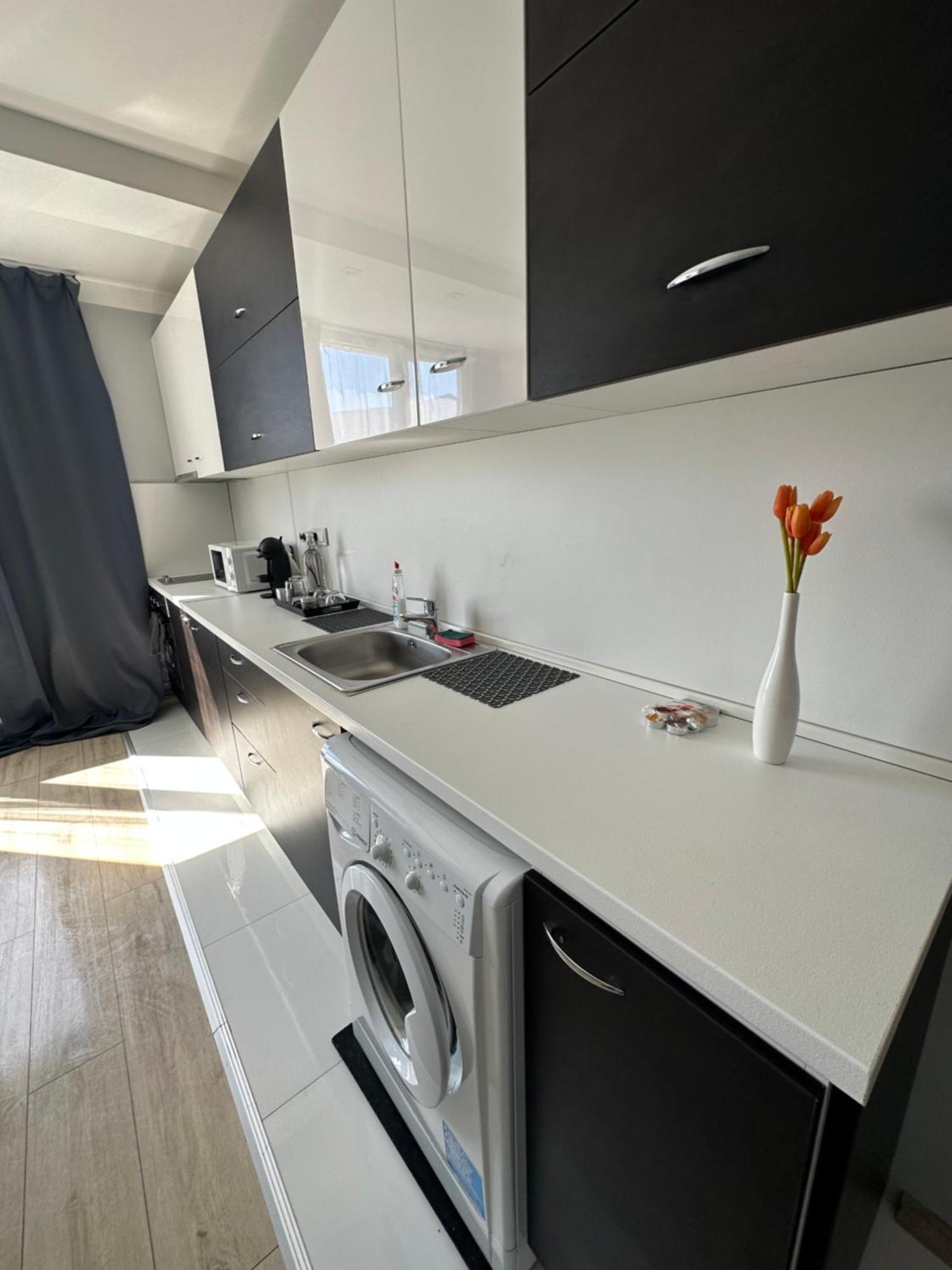 Apartemen Rose's , Mountain View, Self Check-in, Close To Metro, Park, Stores, Family-friendly Sofia