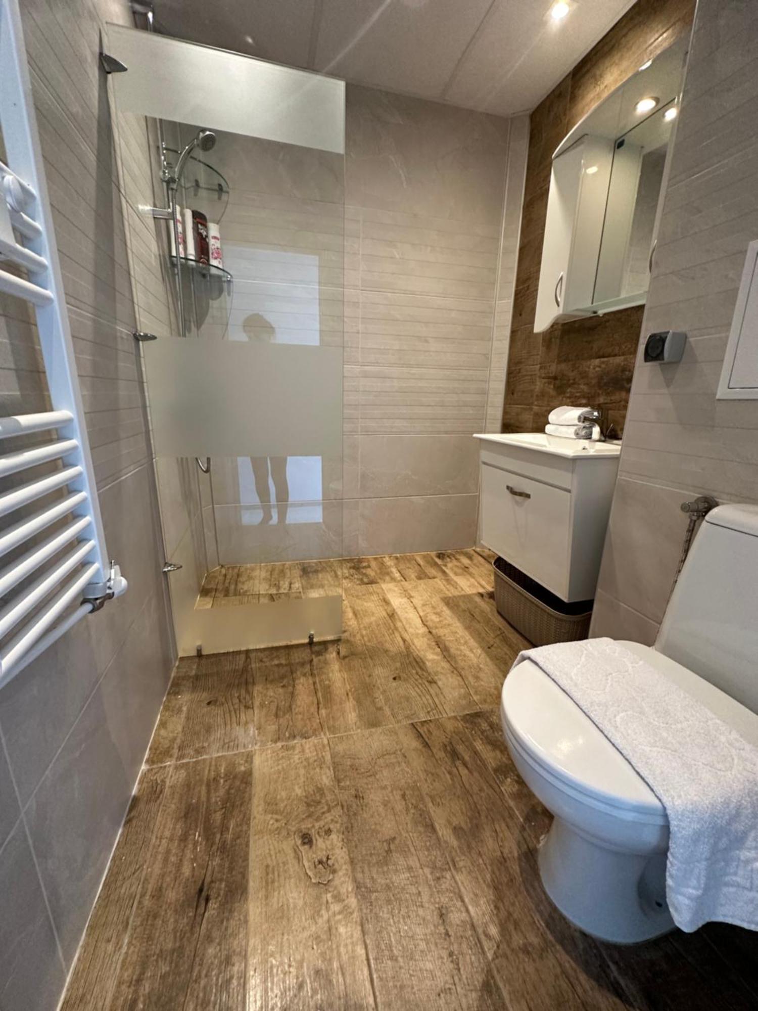 Apartemen Rose's , Mountain View, Self Check-in, Close To Metro, Park, Stores, Family-friendly