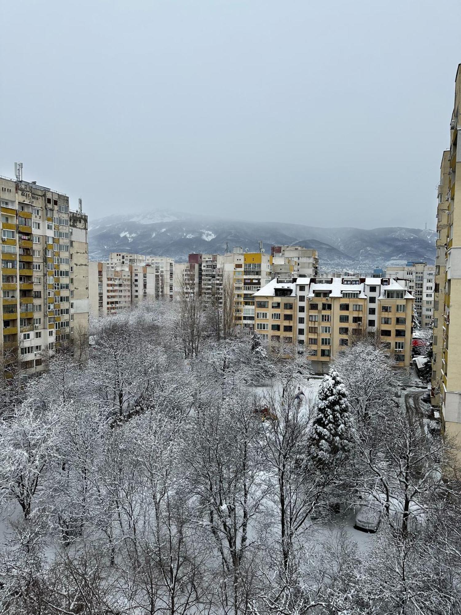 Apartemen Rose's , Mountain View, Self Check-in, Close To Metro, Park, Stores, Family-friendly Sofia